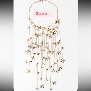 NWT ZARA COLLECTION CASCADING FLOWER NECKLACE
🚨FIRM PRICE NO DISCOUNT